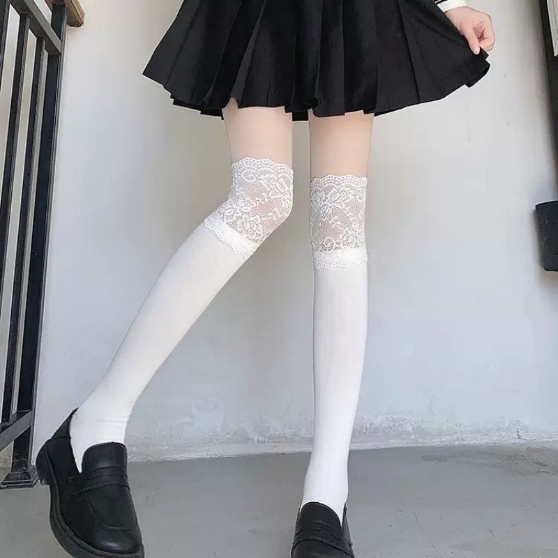 Boot Sock Slouchy - جوارب نسائية بيضاء مزينة بالدانتيل والكشكشة